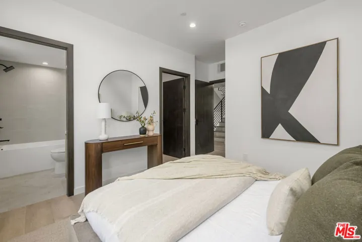 5851 Westside Crossing Lane, Los Angeles, California 90034