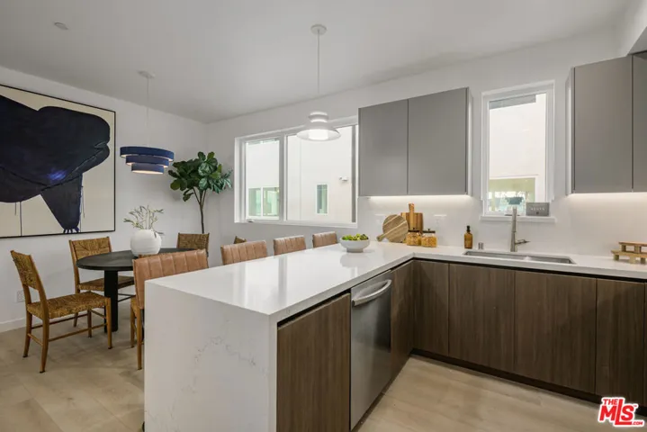 5851 Westside Crossing Lane, Los Angeles, California 90034