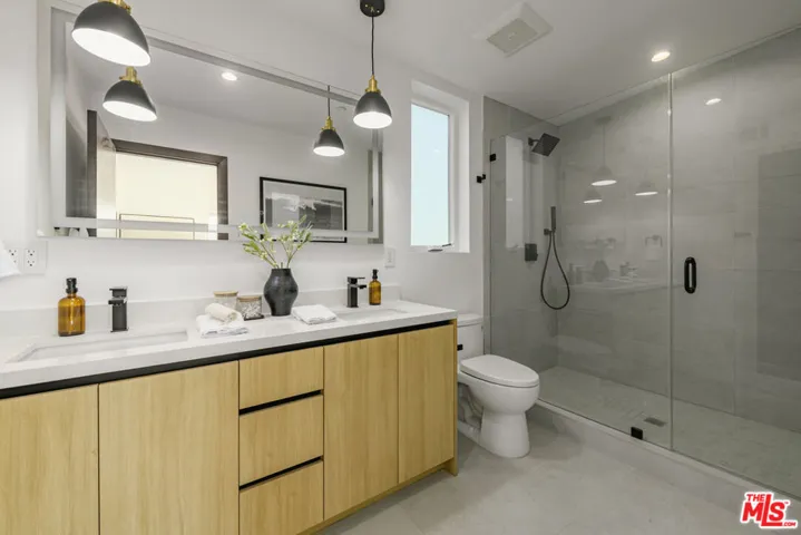 5851 Westside Crossing Lane, Los Angeles, California 90034