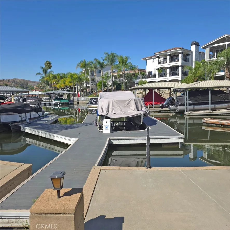 Dock shared owned by 4 neighbors - outside/rightside of dock comes with the home
