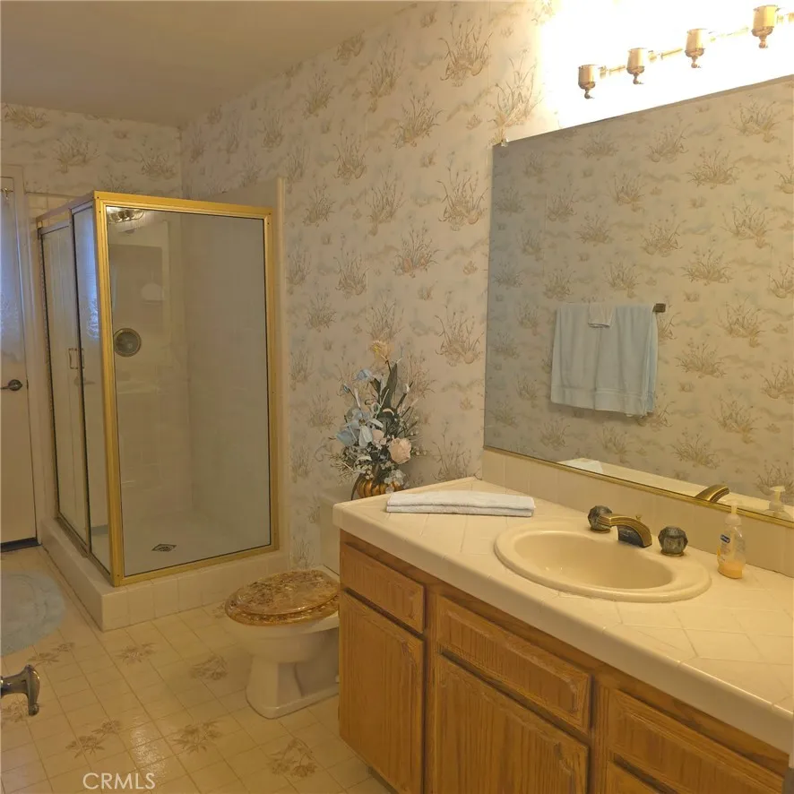 1st floor 3/4 bath