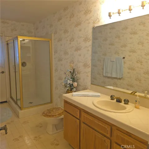1st floor 3/4 bath