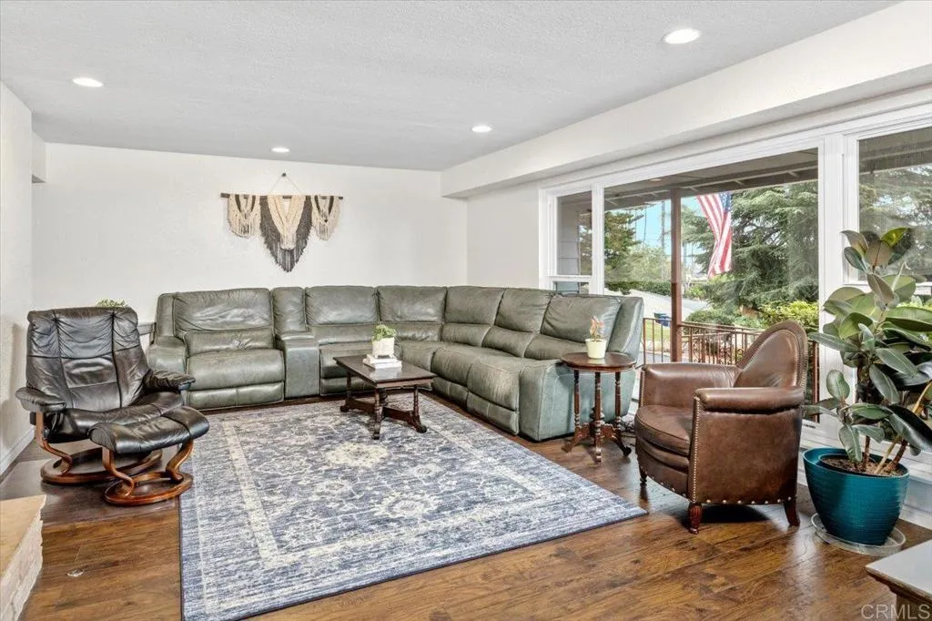 Livingroom w/Large Window View