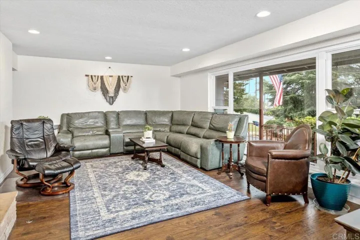 Livingroom w/Large Window View