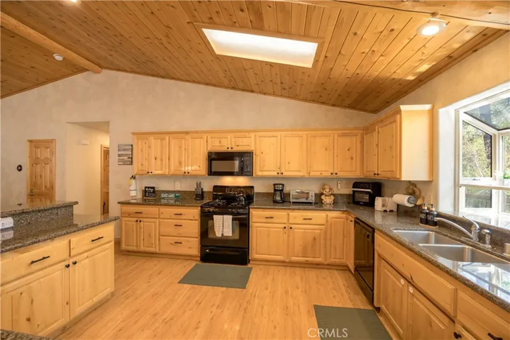 166 N Teakwood Drive, Big Bear Lake, California 92315