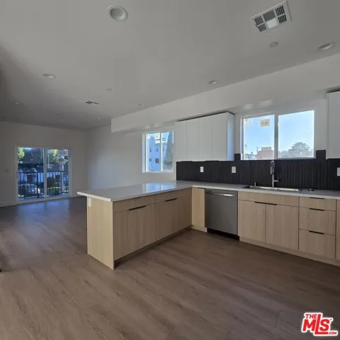 10827 Peach Grove Street, North Hollywood, California 91601