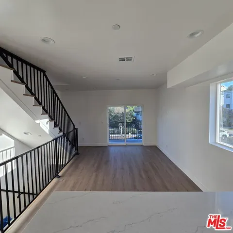 10827 Peach Grove Street, North Hollywood, California 91601