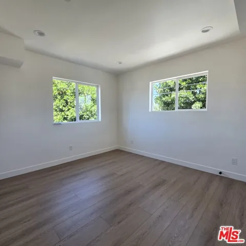 10827 Peach Grove Street, North Hollywood, California 91601