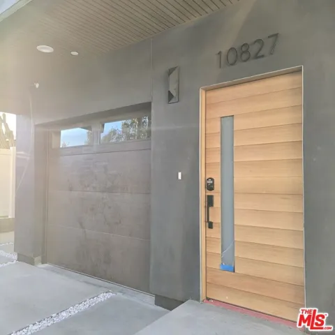 10827 Peach Grove Street, North Hollywood, California 91601