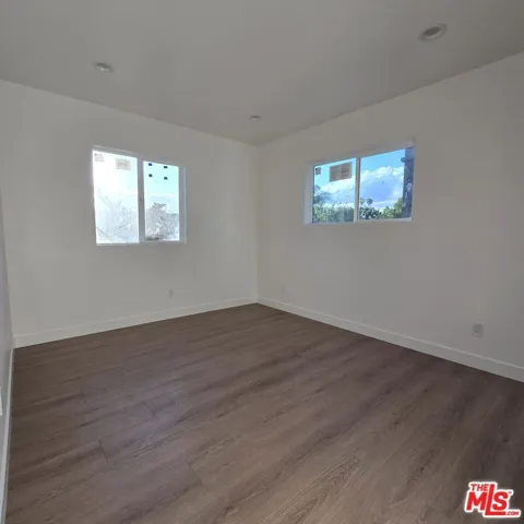 10827 Peach Grove Street, North Hollywood, California 91601