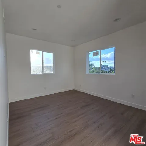 10827 Peach Grove Street, North Hollywood, California 91601
