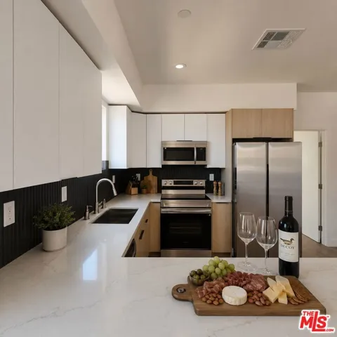 10827 Peach Grove Street, North Hollywood, California 91601