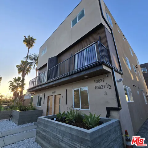 10827 1/2 Peach Grove Street 1/2, North Hollywood, California 91601