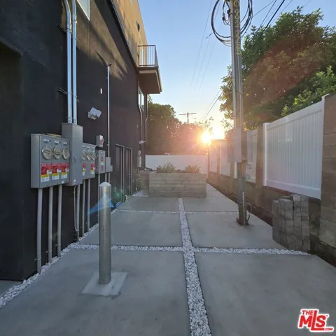 10827 1/2 Peach Grove Street 1/2, North Hollywood, California 91601