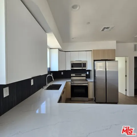 10827 1/2 Peach Grove Street 1/2, North Hollywood, California 91601