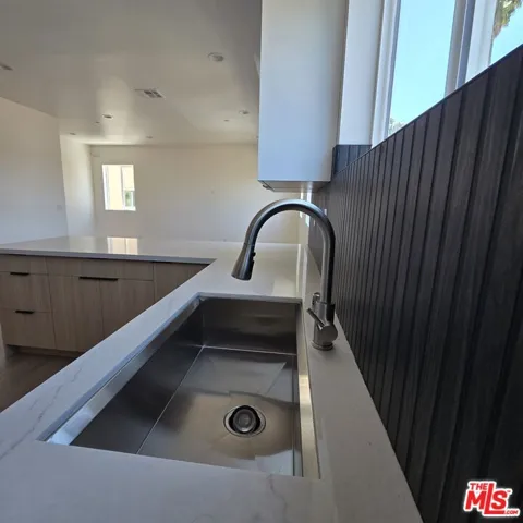 10827 1/2 Peach Grove Street 1/2, North Hollywood, California 91601