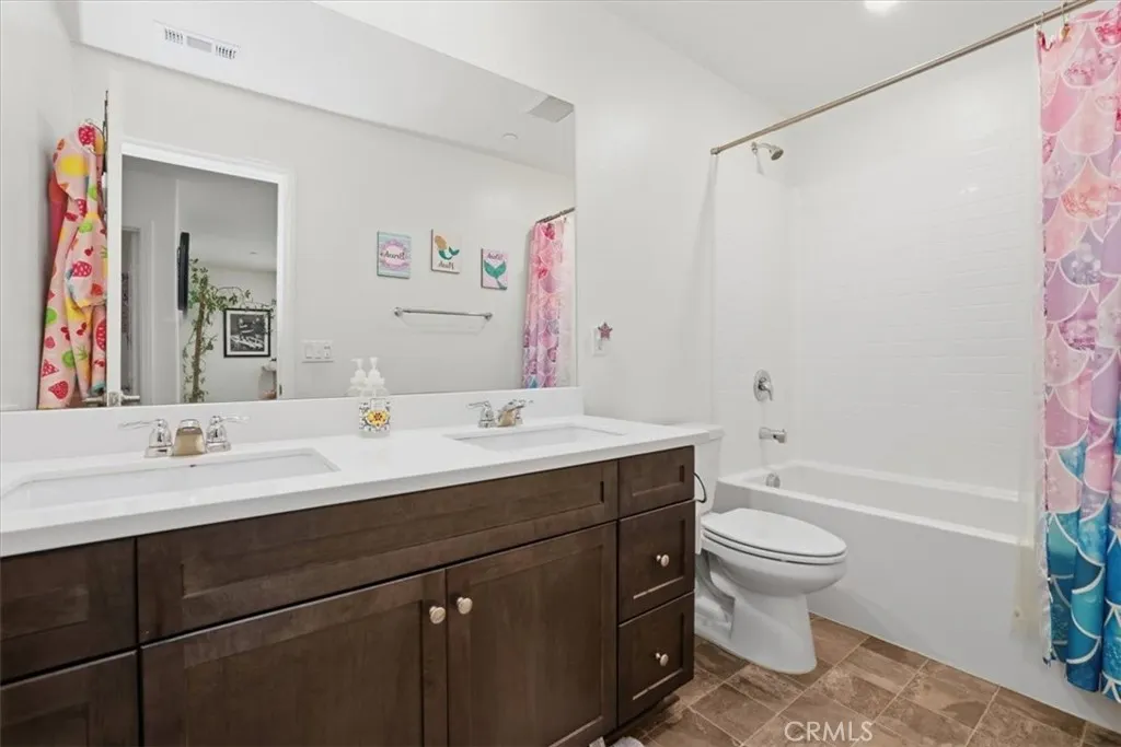 Upstairs Hallway Bathroom