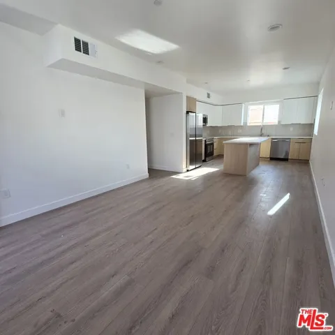 10829 Peach Grove Street 3, North Hollywood, California 91601