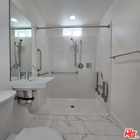 10829 Peach Grove Street 3, North Hollywood, California 91601