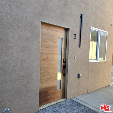 10829 Peach Grove Street 3, North Hollywood, California 91601