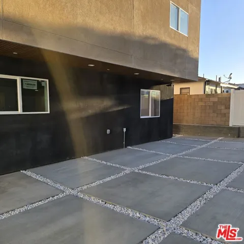 10829 Peach Grove Street 3, North Hollywood, California 91601
