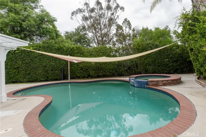 Pool & Spa