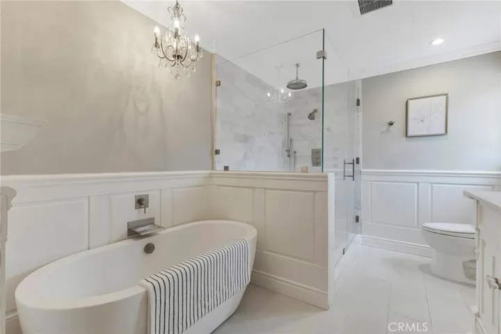Primary En Suite Soaking Tub & Separate Shower