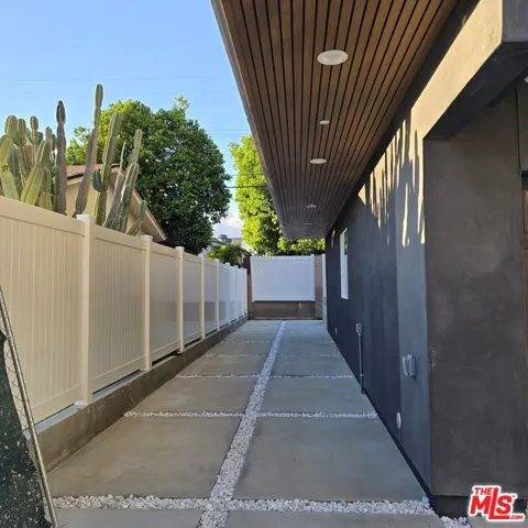 10829 Peach Grove Street 1, North Hollywood, California 91601