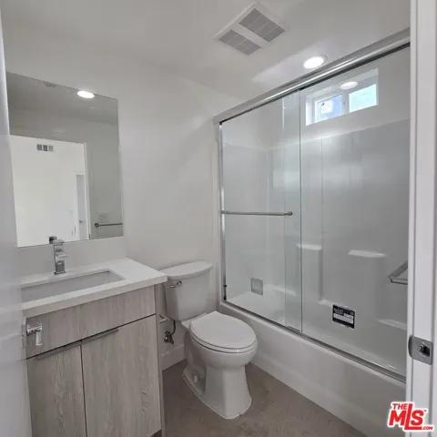 10829 Peach Grove Street 2, North Hollywood, California 91601