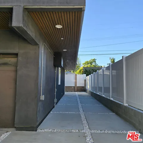 10829 Peach Grove Street 2, North Hollywood, California 91601