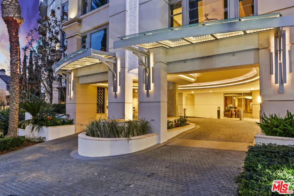 Award-Winning Apartment Commun