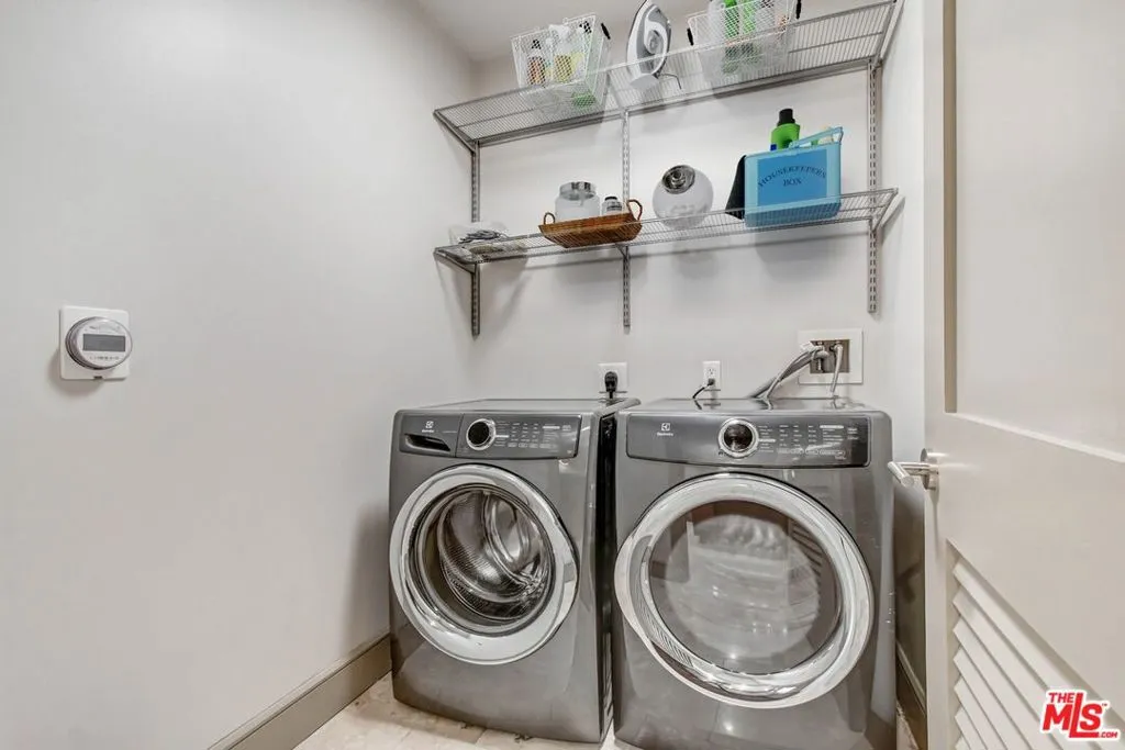 Laundry Room w/side by side ap