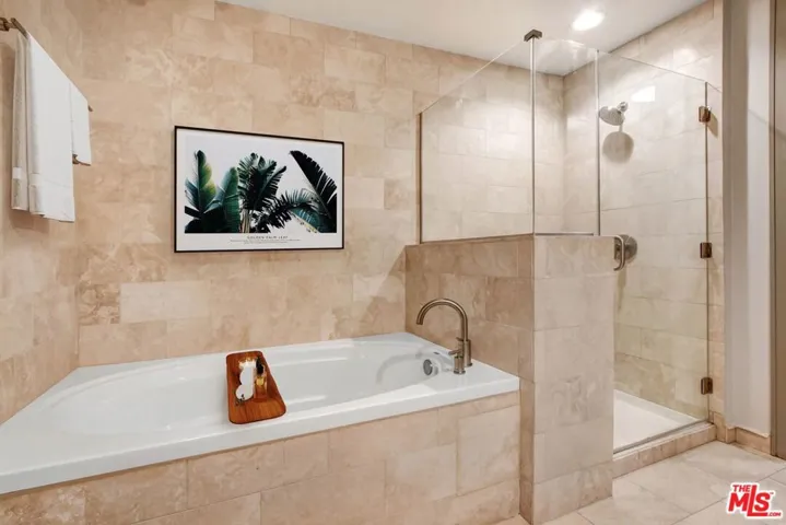Spacious bath w/ stall shower