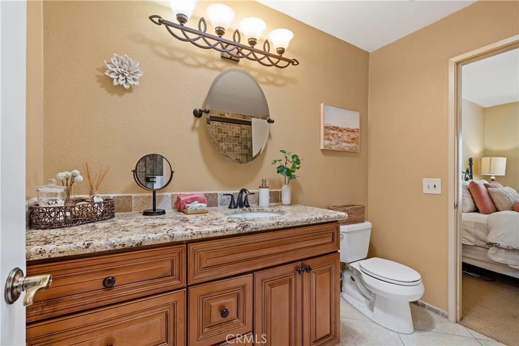 Secondary bathroom.