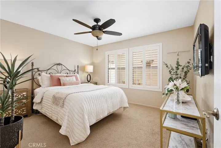 Secondary bedroom.