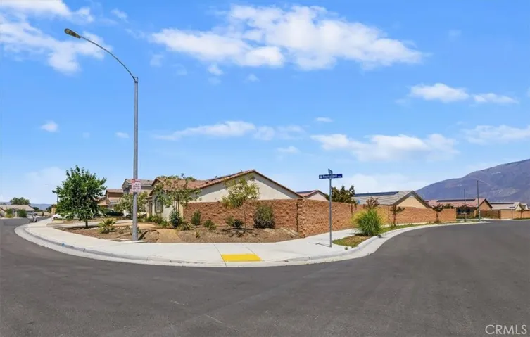 419 Poplar Hill, San Jacinto, California 92583