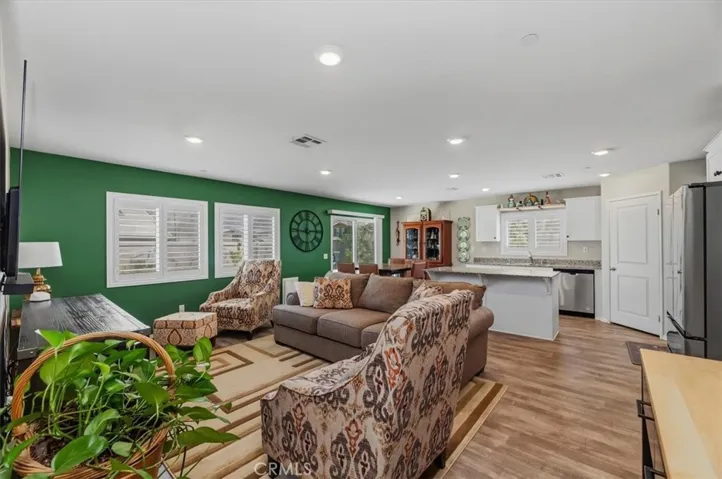 419 Poplar Hill, San Jacinto, California 92583