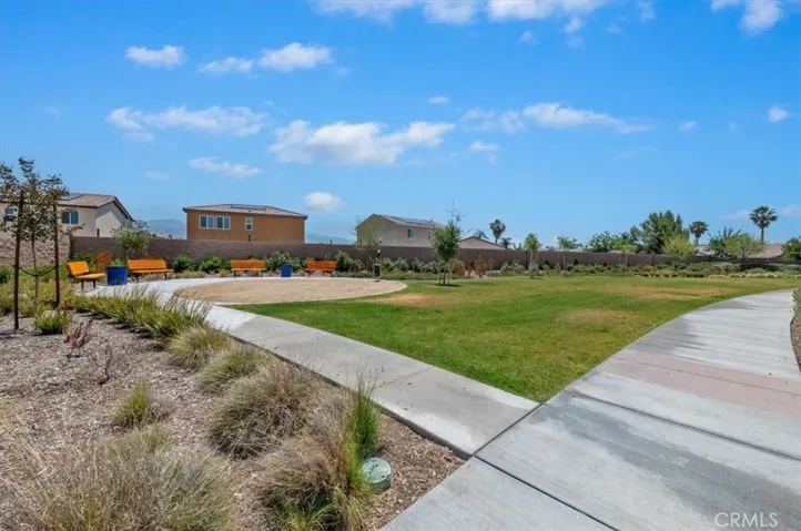 419 Poplar Hill, San Jacinto, California 92583