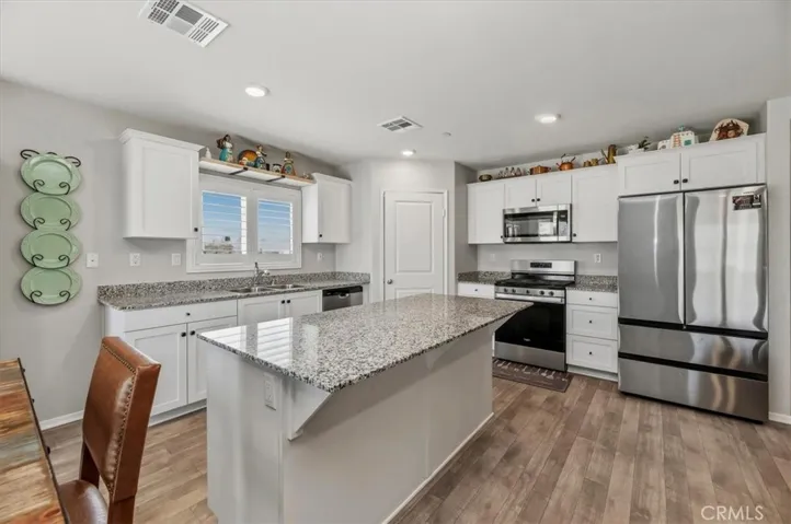 419 Poplar Hill, San Jacinto, California 92583