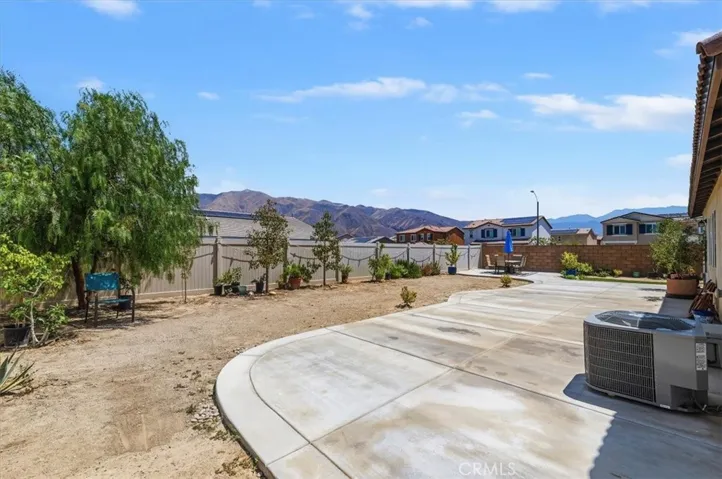 419 Poplar Hill, San Jacinto, California 92583