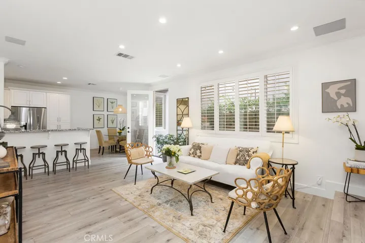 302 Canoe Pond, Costa Mesa, California 92627