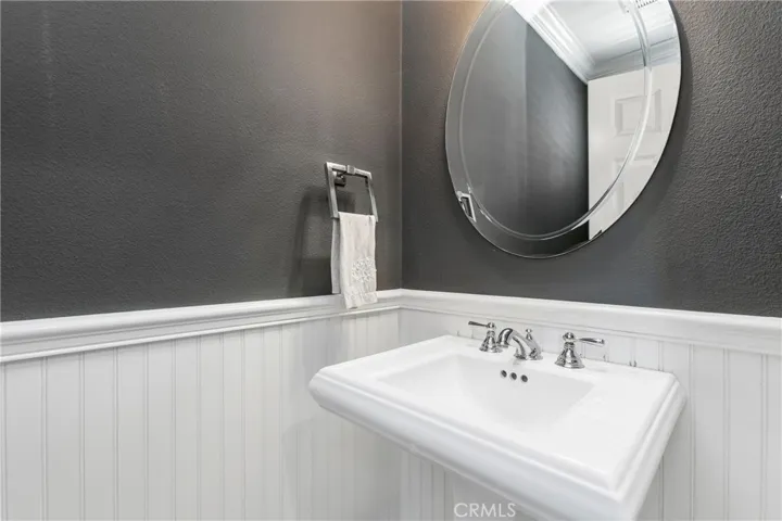 302 Canoe Pond, Costa Mesa, California 92627