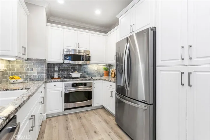 302 Canoe Pond, Costa Mesa, California 92627