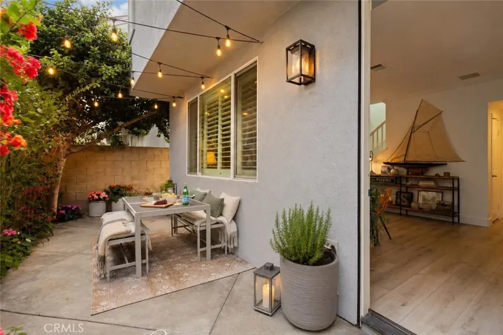 302 Canoe Pond, Costa Mesa, California 92627