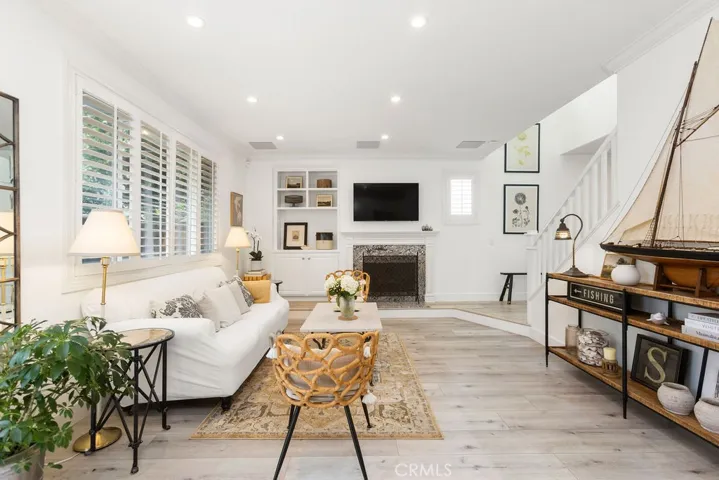 302 Canoe Pond, Costa Mesa, California 92627