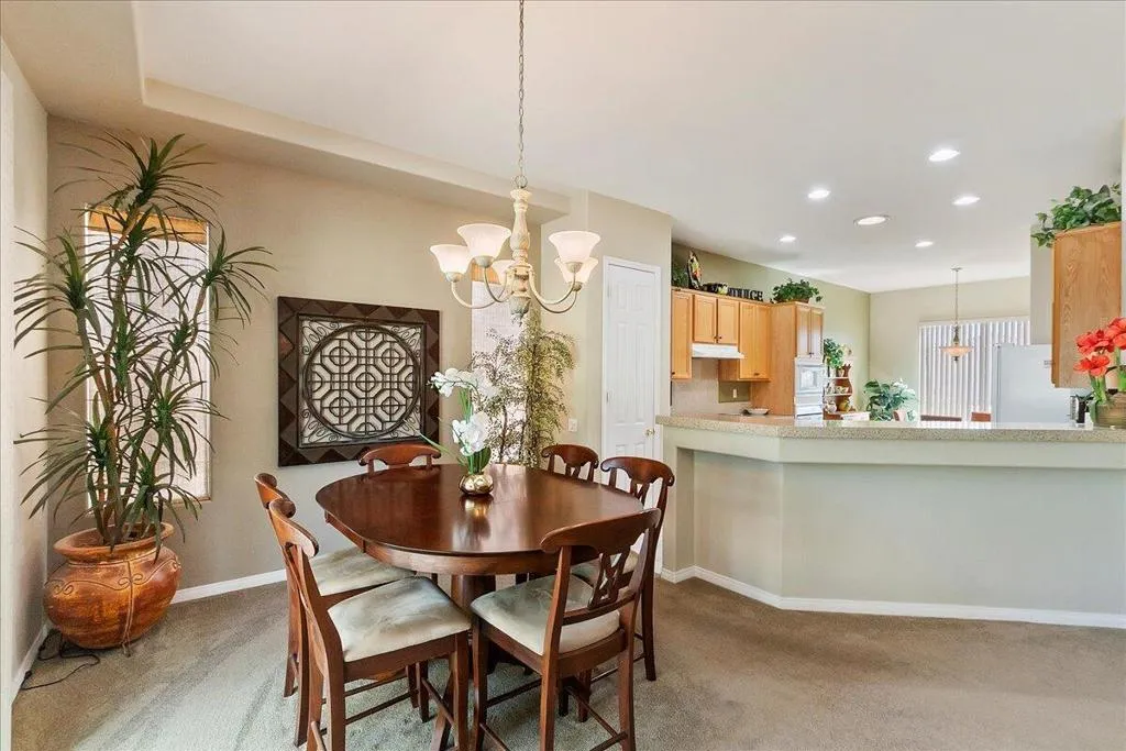 09-Dining Area
