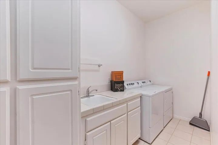 28-Laundry Room