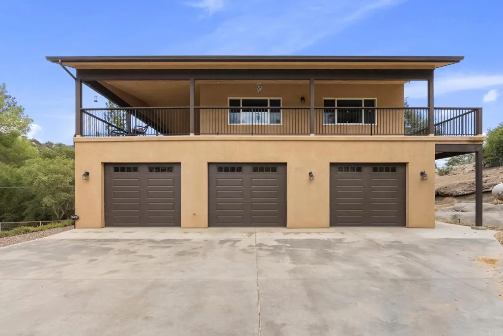 3 Car Garage