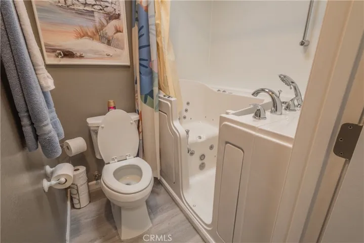 2nd bathroom walk-in tub/spa