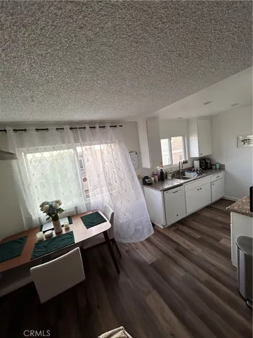 Eating area/kitchen